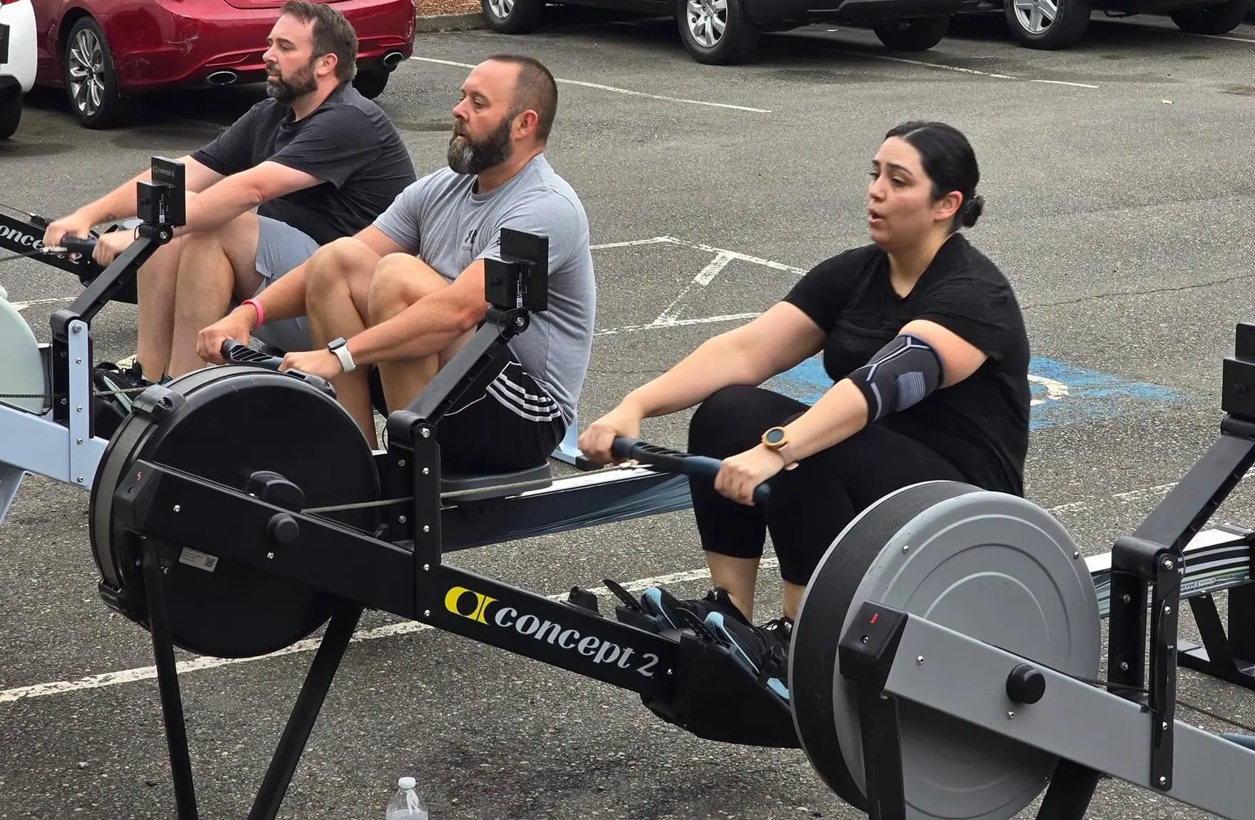 Team members encouraging each other during training session at CrossFit Deluge